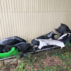 FROZA 250  MF08 バイク2台の外装とシートの画像