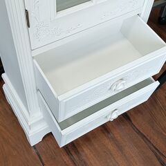 コレクションケース　ホワイト　白　アンティーク　レトロ　収納　　サイズ（約）幅47.5×奥24×高121　　■近隣配送無料 買取GO‼　栄和店の画像