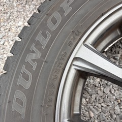 トヨタ　ライズ　ロッキー　
スタッドレスタイヤ4本セット　ホイール　の画像