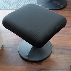 YAMADA　オットマン付きパーソナルチェア　ブラック　黒　チェア　サイズ（約）幅71×奥75×高95　　■近隣配送無料 買取GO‼　栄和店の画像