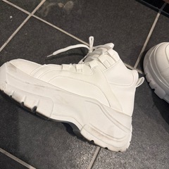 グレイル　24センチ　厚底すにーかスニーカーの画像