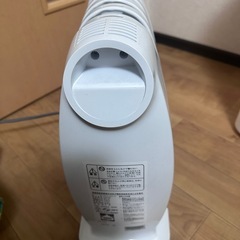 デロンギ　オイルヒーター　1〜3畳用　タイマー付　暖房器具の画像