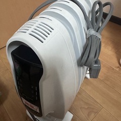 デロンギ　オイルヒーター　1〜3畳用　タイマー付　暖房器具の画像