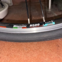 フルカーボンフレーム ロードバイクの画像