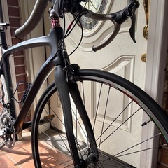 フルカーボンフレーム ロードバイクの画像