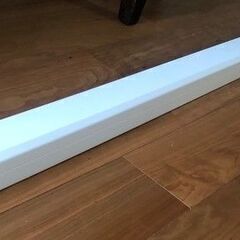 ご覧いただきありがとうございます指定場所までお運びします家が知られたくない場合はご相談下さい引取りできるのであれば問題ありません長さ1630 室内エアコンカバー 因幡電工 スリムダクトMD(室内用) 少し使いました スーパー角度定規 ライティングレール(直付用)　2個 コーキングガン タオル掛け　2個 アメリカンコンセントとスイッチプレート コンセント多数の画像