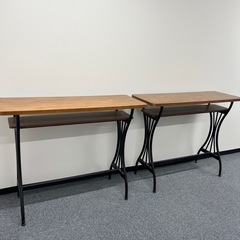 カフェ風バーカウンター木製テーブルの画像