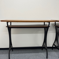 カフェ風バーカウンター木製テーブルの画像