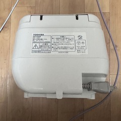 東芝　炊飯器　3合炊き　しゃもじ付　ひとり暮らしの画像