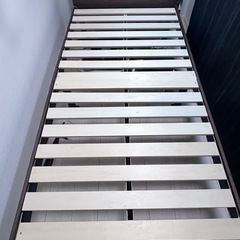 シングルベッドマットレス、ベッドフレームセットの画像