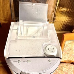 エブリーフレシャス・ウォターサーバーとカートリッジ3個
の画像