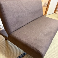 シミがあるソファーの画像