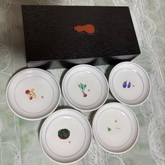 箱入り小皿の画像