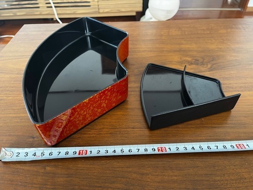 蓋付き扇形重箱(弁当箱) 中古　11台あります。
着払配送可