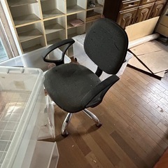 ケース本棚イスなどの画像