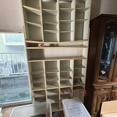 ケース本棚イスなどの画像