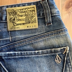 VOLCOMジーパン の画像