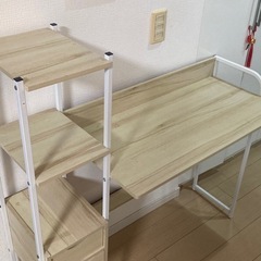 PCデスク＆棚の画像