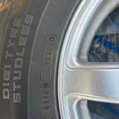 スタッドレスタイヤとホイールセットの画像