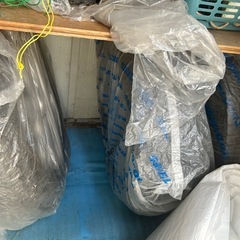 スタッドレスタイヤとホイールセットの画像