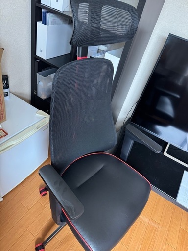 【IKEA】通気性◎ メッシュ＆レザー オフィスチェア／ヘッドレスト付き（美品）チェア