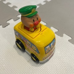 アンパンマン　幼稚園バスの画像