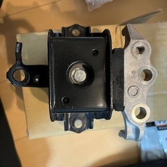 L235S エッセ　純正エンジンマウント　美品の画像