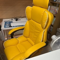 【受付終了】ホワイトゲーミングデスク イエローゲーミングチェア セットの画像