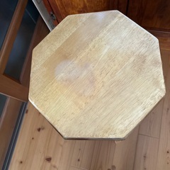 お取り引き予定者が決まりました　
椅子の画像