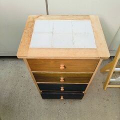 小さい引き出しタンスの画像