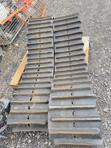 バリ山★コンバイン用　ゴムクローラ　450x90x45 JW 1E9430-73901★2本セット★福島県岩瀬郡発