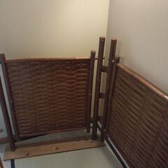 木製パーティション　枝折り戸の画像