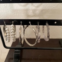 GAPのピアス7点➕ピアススタンドの画像