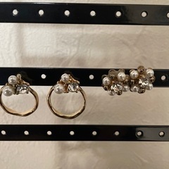 GAPのピアス7点➕ピアススタンドの画像