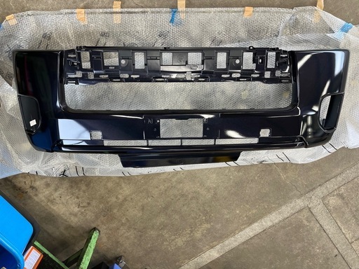 ハイエース5型　フロントバンパー
