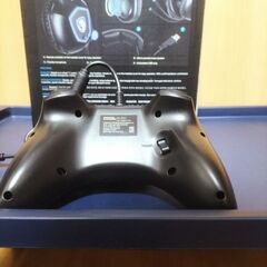 コントローラ、ヘッドセット、スピーカーの画像
