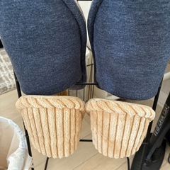 スリッパとスリッパかけの画像