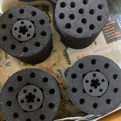 レトロ珪藻土の練炭コンロ＋練炭4個 の画像