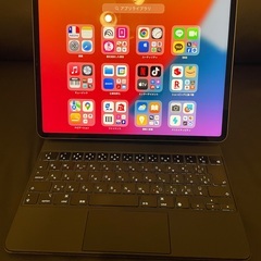 iPAD Pro 12.9 2022 第5世代 128GB magic keyboard付の画像