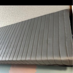 ２ヶ月前に購入⭐️タンスのゲン　ボンネルコイル　脚付きマットレス　シングルの画像