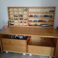 トミカ、プラレール収納棚
