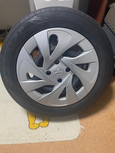 中古品　4本セット　
185 60 15　アクア純正タイヤセット