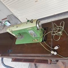 リカー　レトロ　足踏みミシンの画像