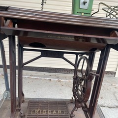 リカー　レトロ　足踏みミシンの画像