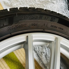 215/50R17 95H ミシュラン　XｰICE3+ 2017年製　中古4本 日産純正　17インチ7J +45 PCD114.3/5H の画像