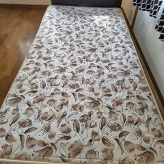 ベッドフレーム　マットレスあり長年放置のため汚れありの画像