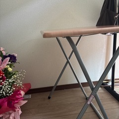 木目調テーブルの画像