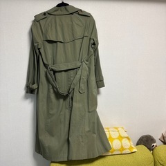 beautiful people カーキトレンチコートの画像