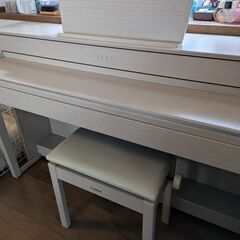 電子ピアノ　YAMAHAクラリノーバCLP-635WH　専用椅子付きの画像