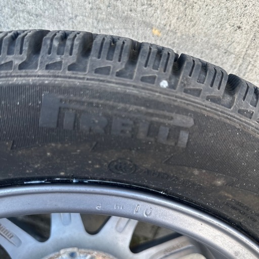決まりました　PIRELIスタッドレスタイヤ÷アルミ4本セット　155/65R14 41/2J-100 決まりました PIRELIスタッドレスタイヤ÷アルミ4本セット 155/65R14 41